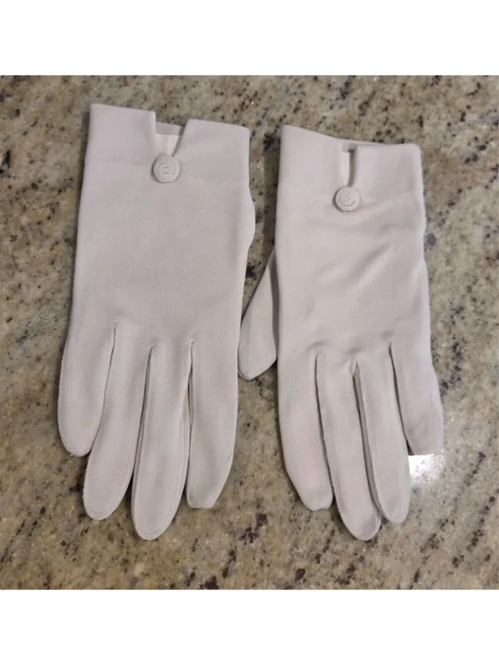 Vintage Womens One Size Fits All Beige Nylon Stretch Formal Short Gloves Knotch